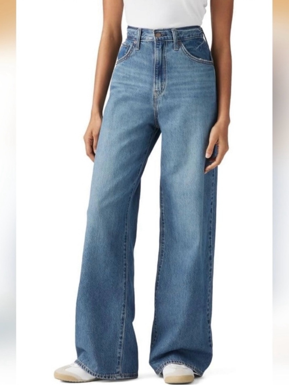Levi's High-Rise Cinch Baggy Jeans in Medium Blue Denim